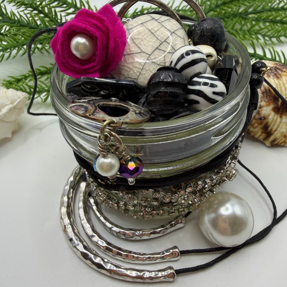 Elegant Silver and Black Bead Soup 🥣 Baby Jar 🏺